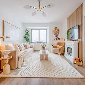 Apartment Skyline Spectacle Modern Designer Studio With Panoramic Nyc Views, New York